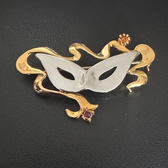 Jewelry - Gold & Silver Masquerade Mask Brooch